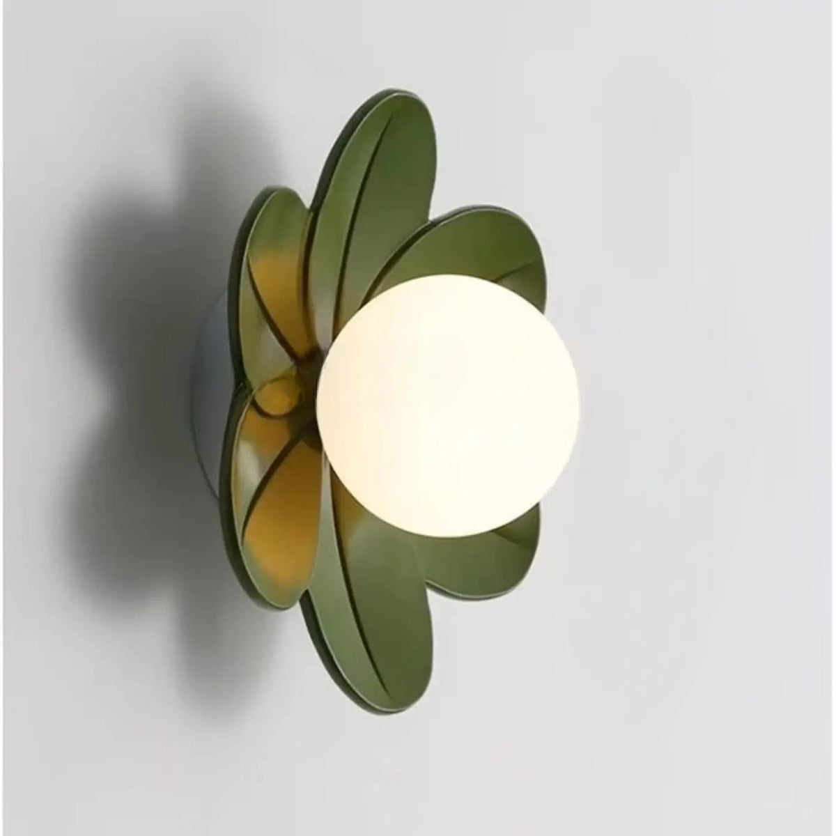 Applique murale fleur avec boule en verre blanc, trois coloris, vert