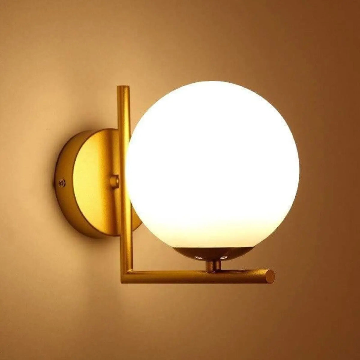 Applique murale design LED aux lignes épurées, dorée ou noire