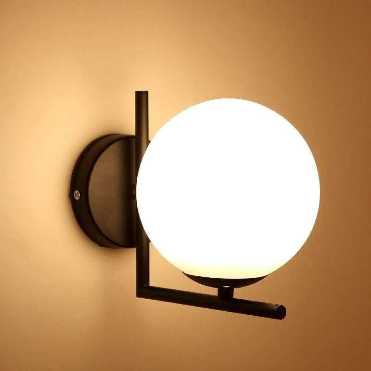 Applique murale design LED aux lignes épurées, dorée ou noire
