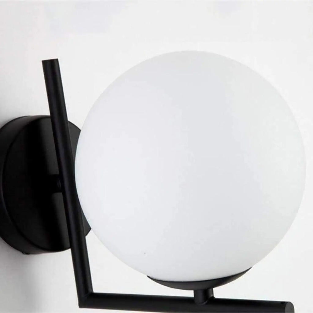 Applique murale design LED aux lignes épurées, dorée ou noire