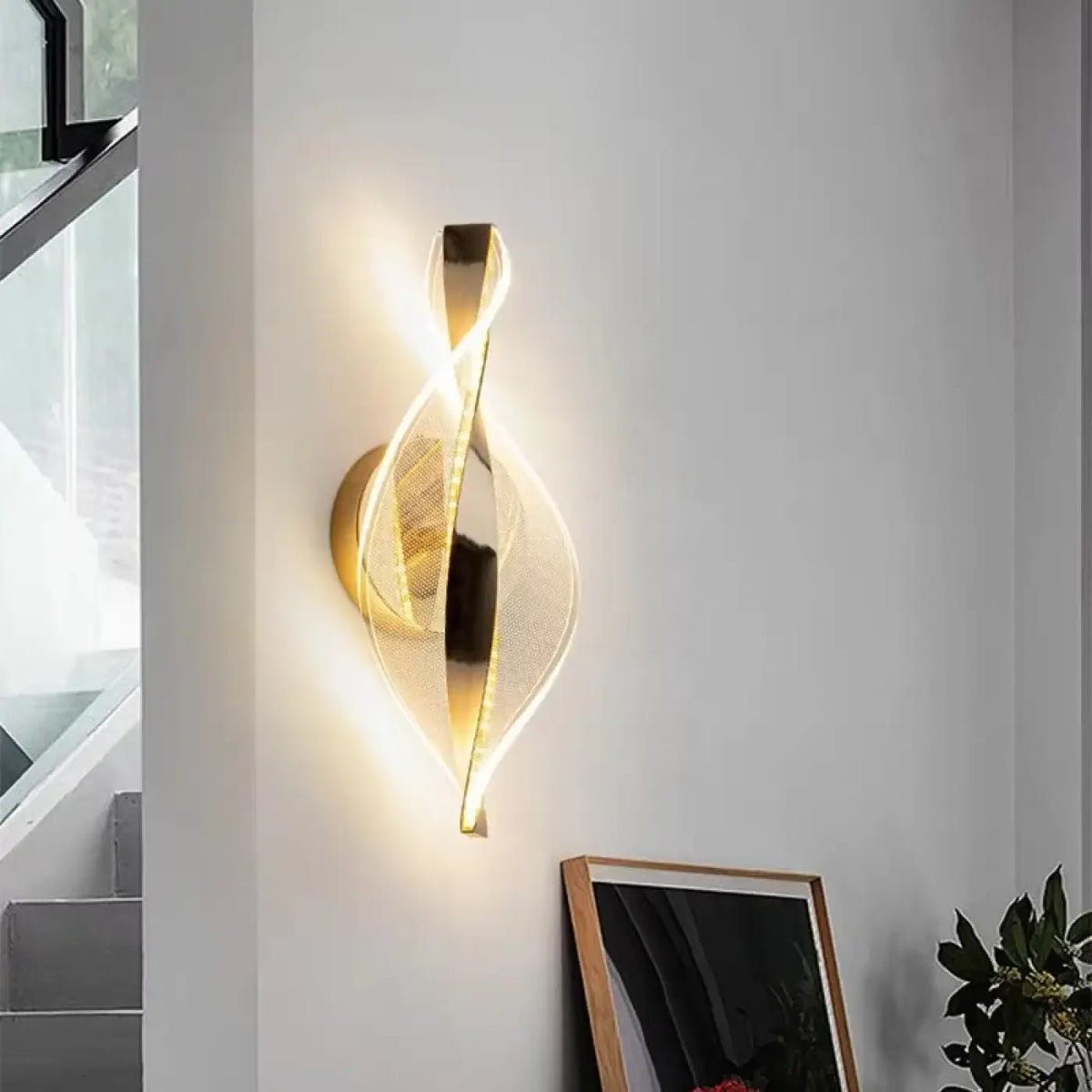 Applique murale dorée sculpturale, LED intégrée, blanc chaud ou froid