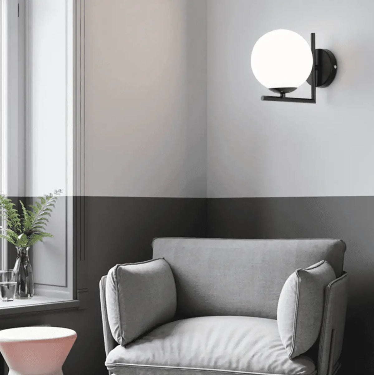 Applique murale design LED aux lignes épurées, dorée ou noire, noir
