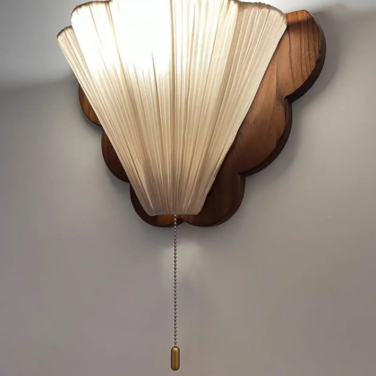 Applique murale en bois et tissu, au style naturel
