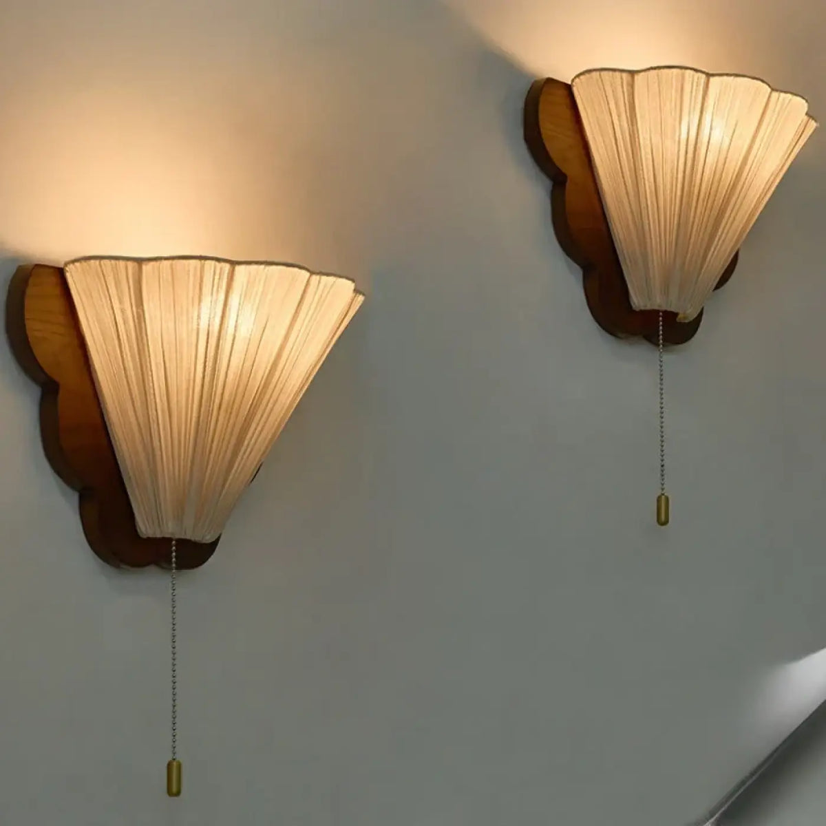 Applique murale en bois et tissu, au style naturel