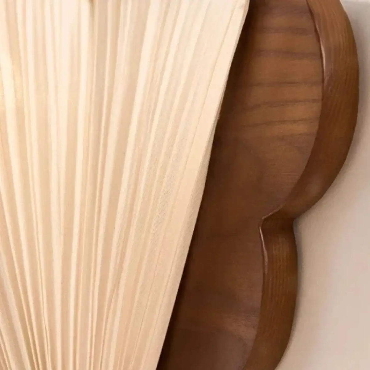 Applique murale en bois et tissu, au style naturel