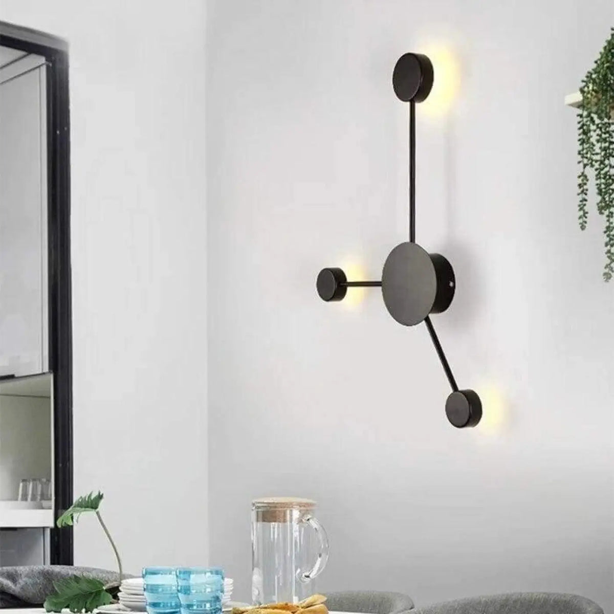 Applique murale design noire aux lignes graphiques