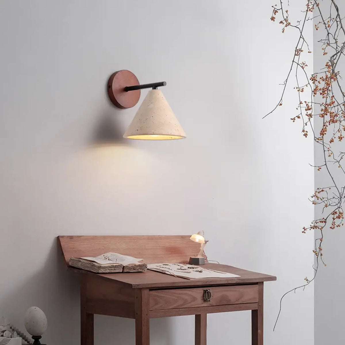 Applique murale scandinave à abat-jour conique beige