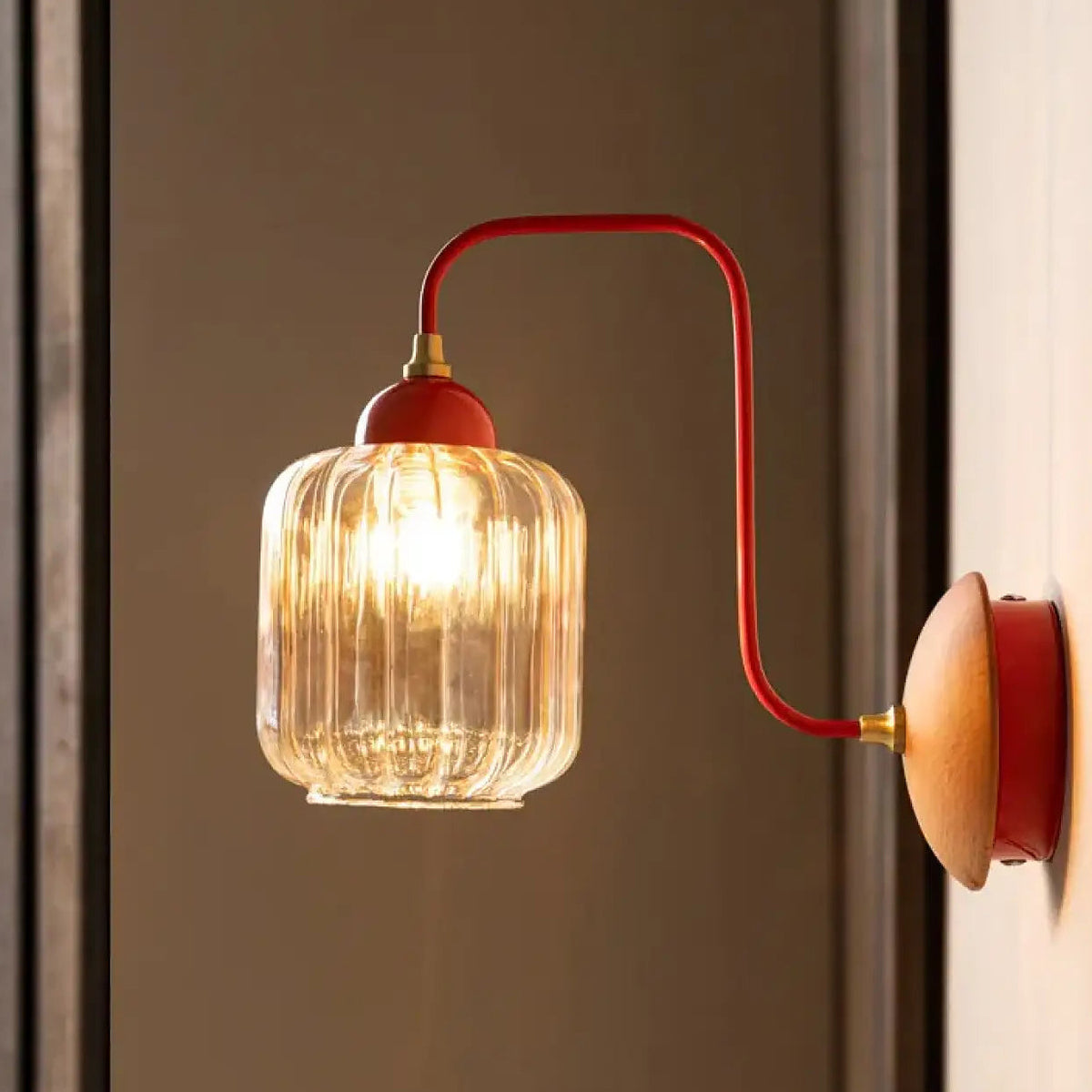 Applique murale en verre sur support bois, vert ou rouge, rouge