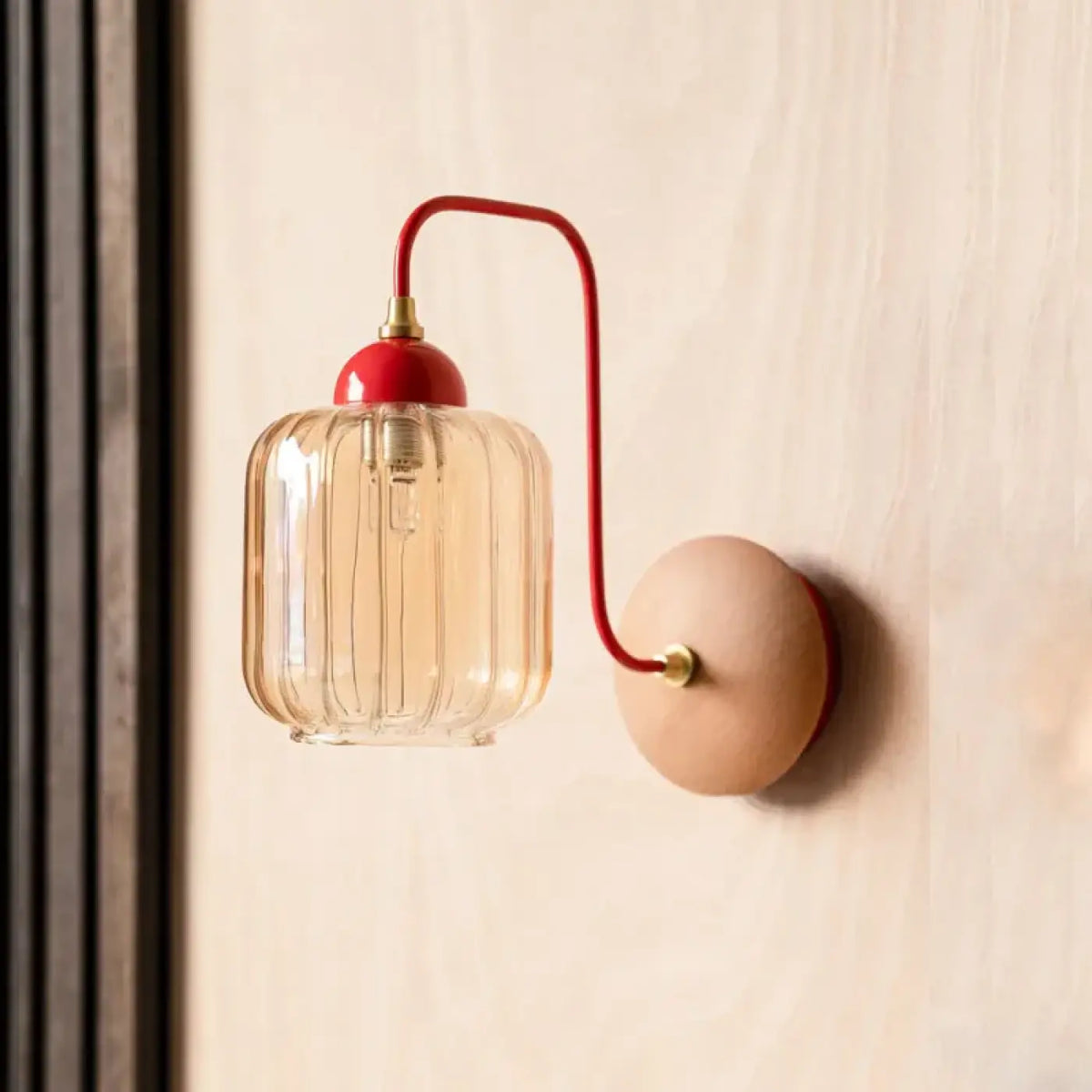 Applique murale en verre sur support bois, vert ou rouge