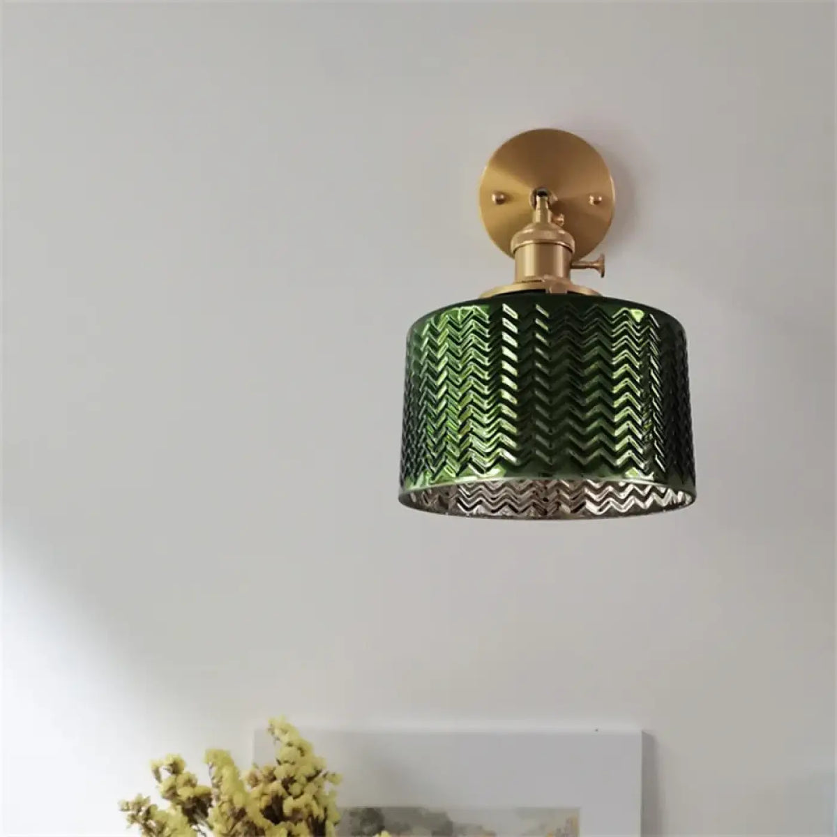 Applique murale dorée à abat-jour en verre vert
