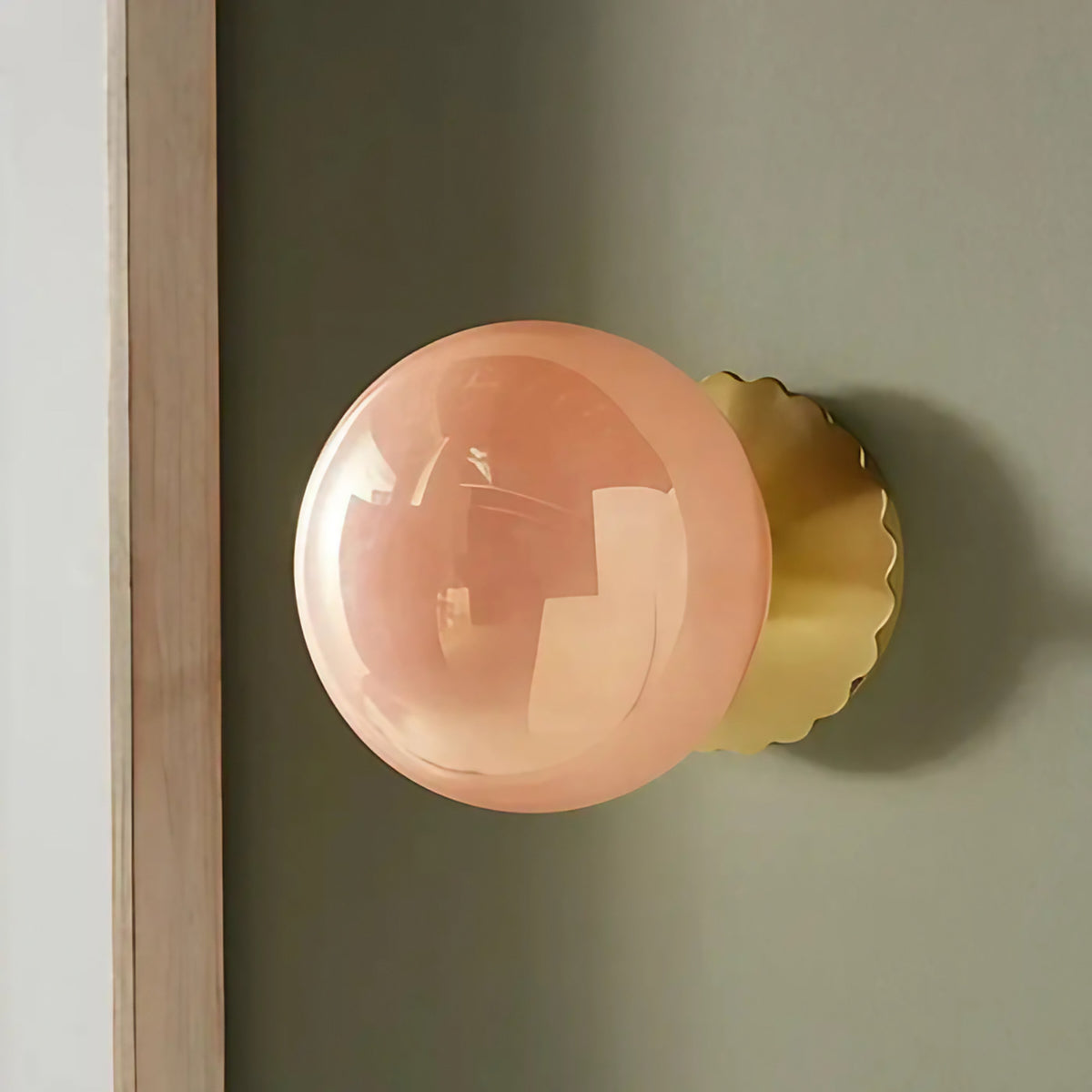 Applique murale en verre rose ou blanc sur socle doré, rose
