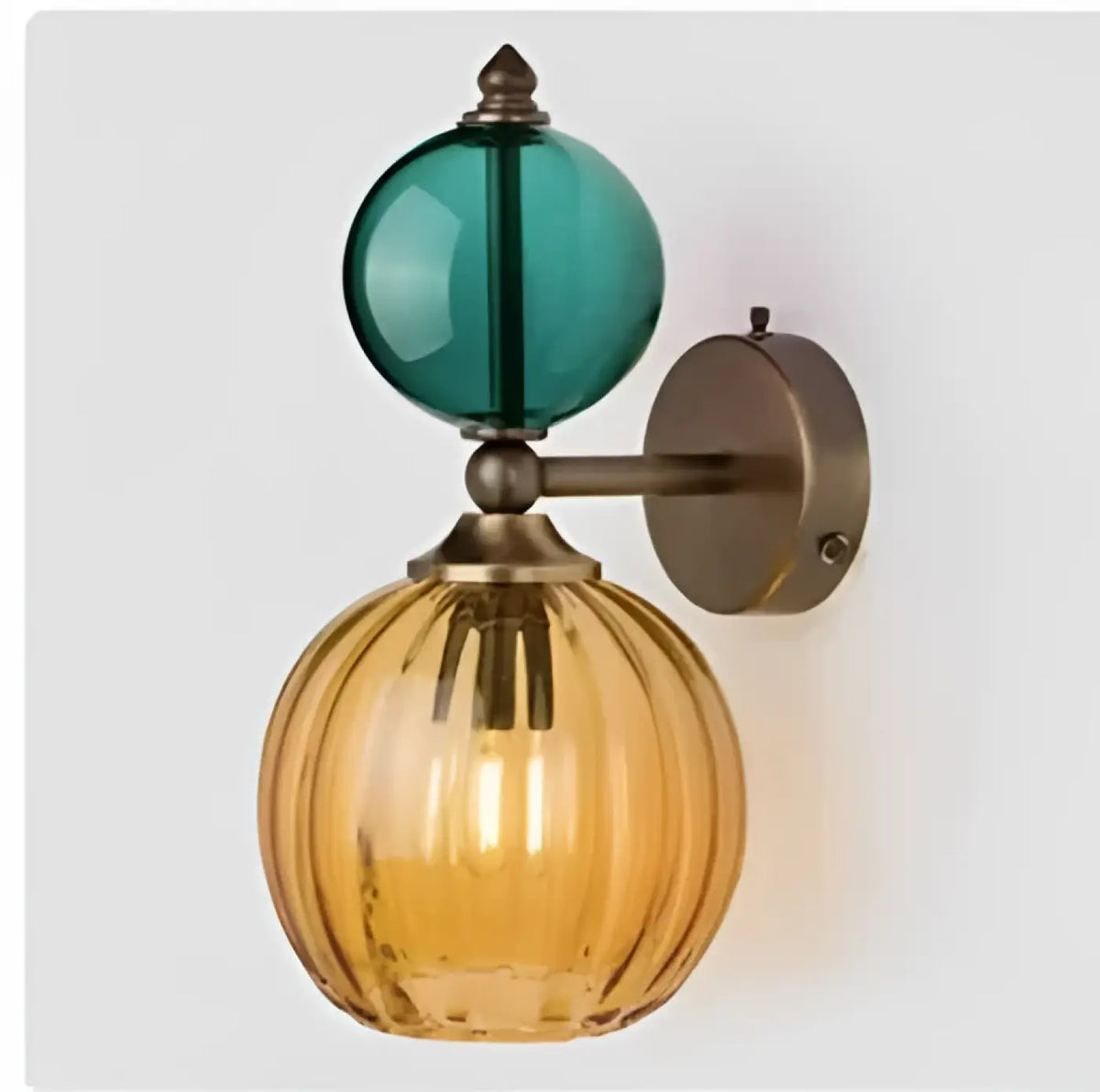 Applique murale à deux globes en verre teinté et laiton