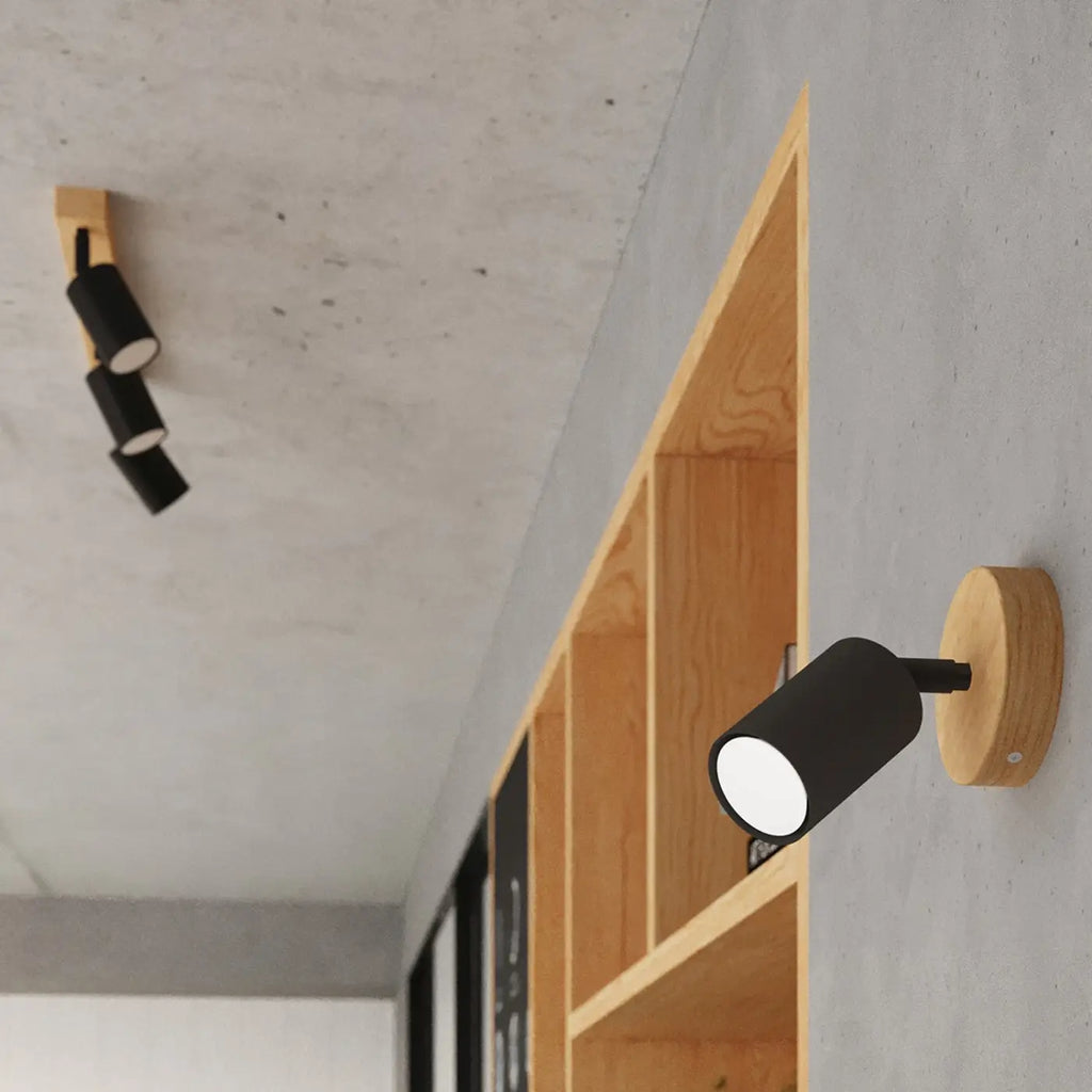 Applique murale spot tube sur embase ronde en bois naturel