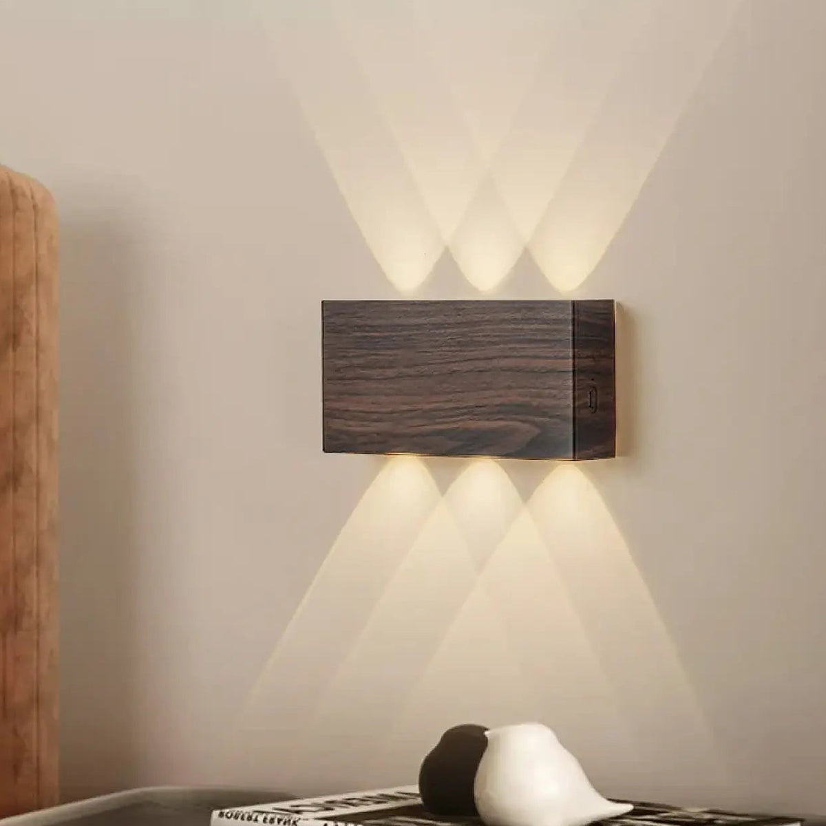 Applique murale effet bois LED avec télécommande, 4 coloris, marron