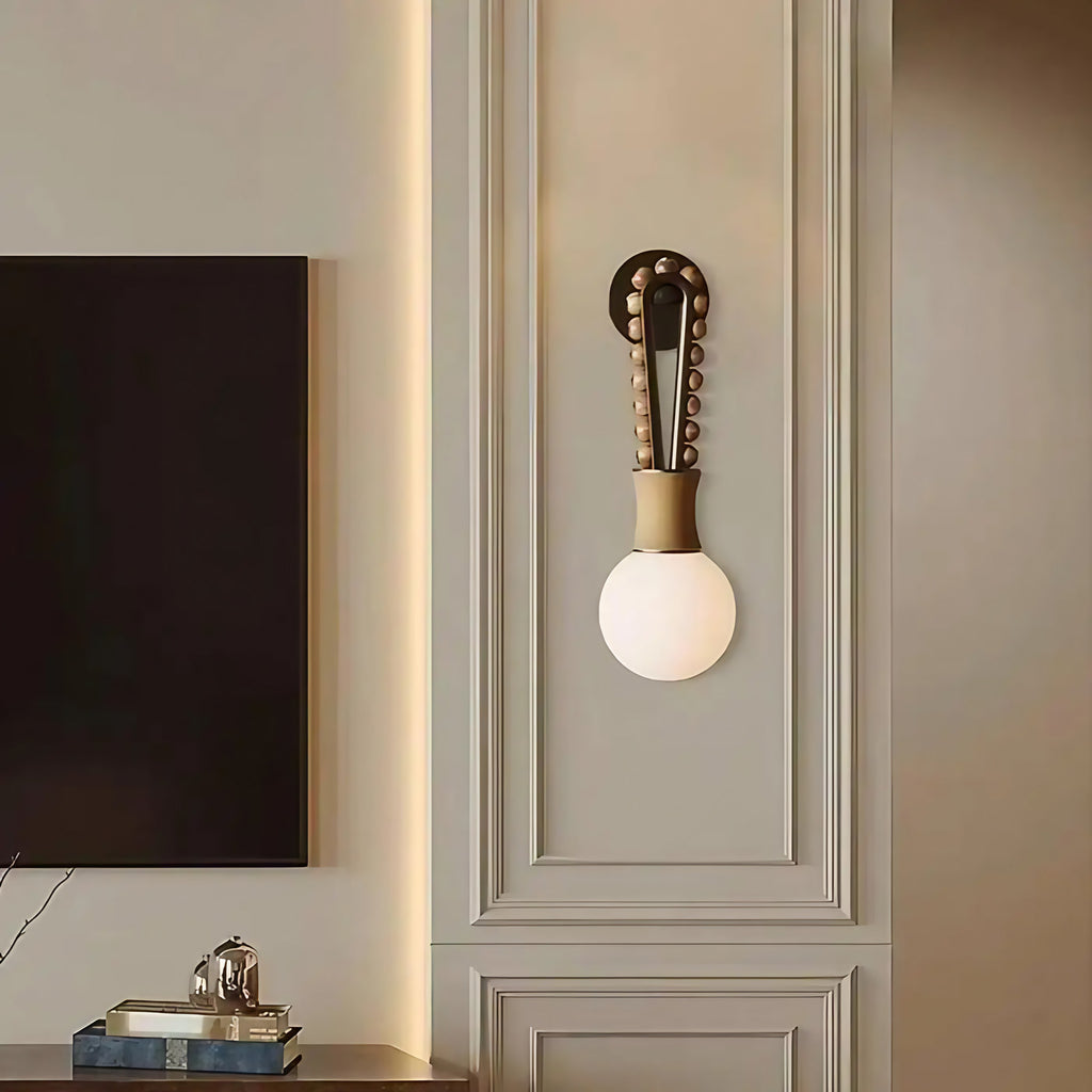 Applique murale laiton et globe de verre blanc, taille S ou M