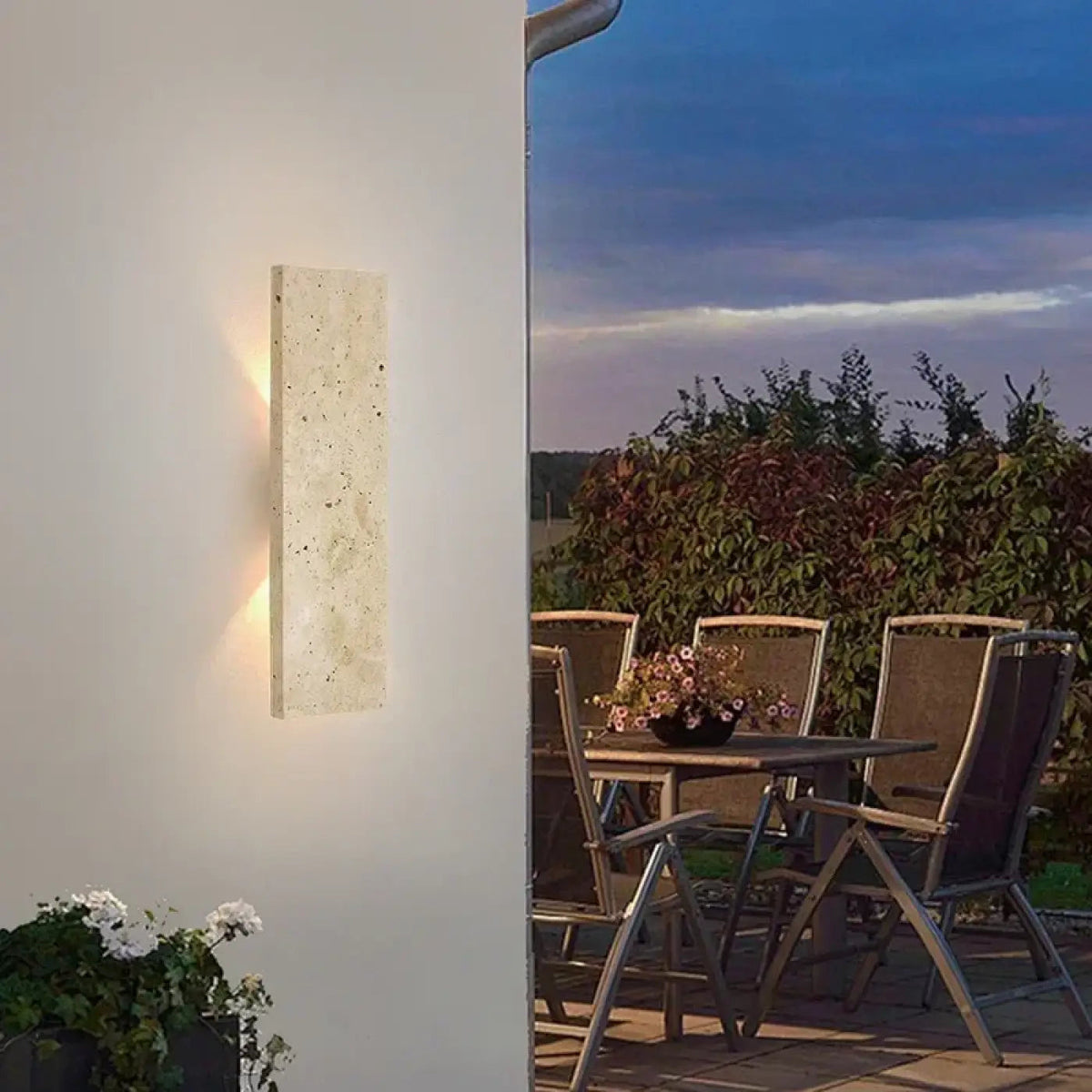 Applique murale en pierre beige, aspect minéral