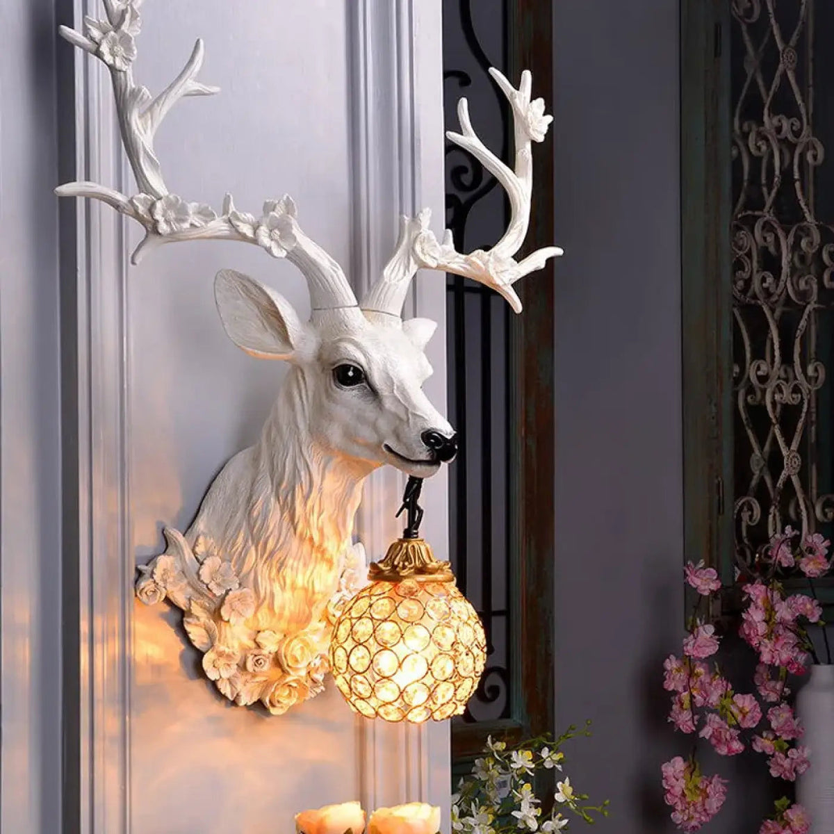 Applique murale tête de cerf au décor floral, blanc ou bleu
