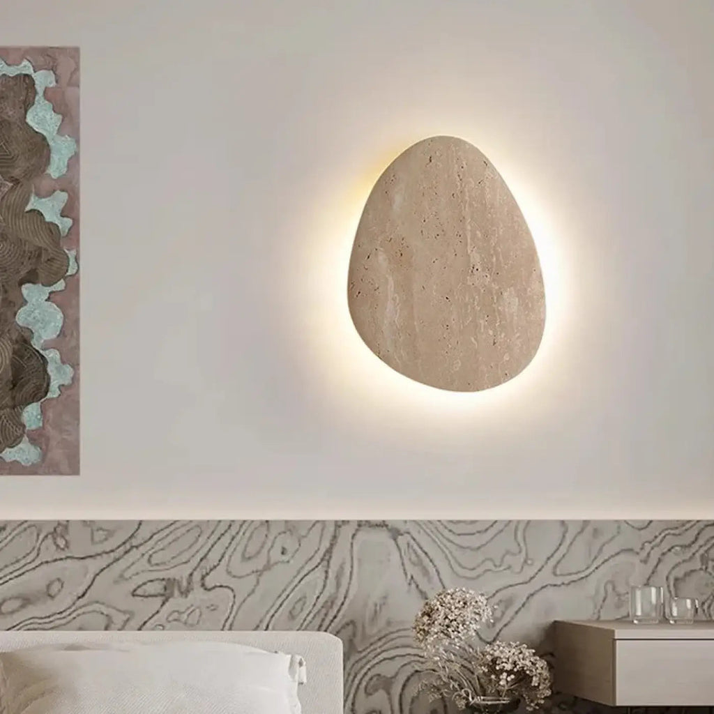 Applique murale LED en travertin beige, forme organique