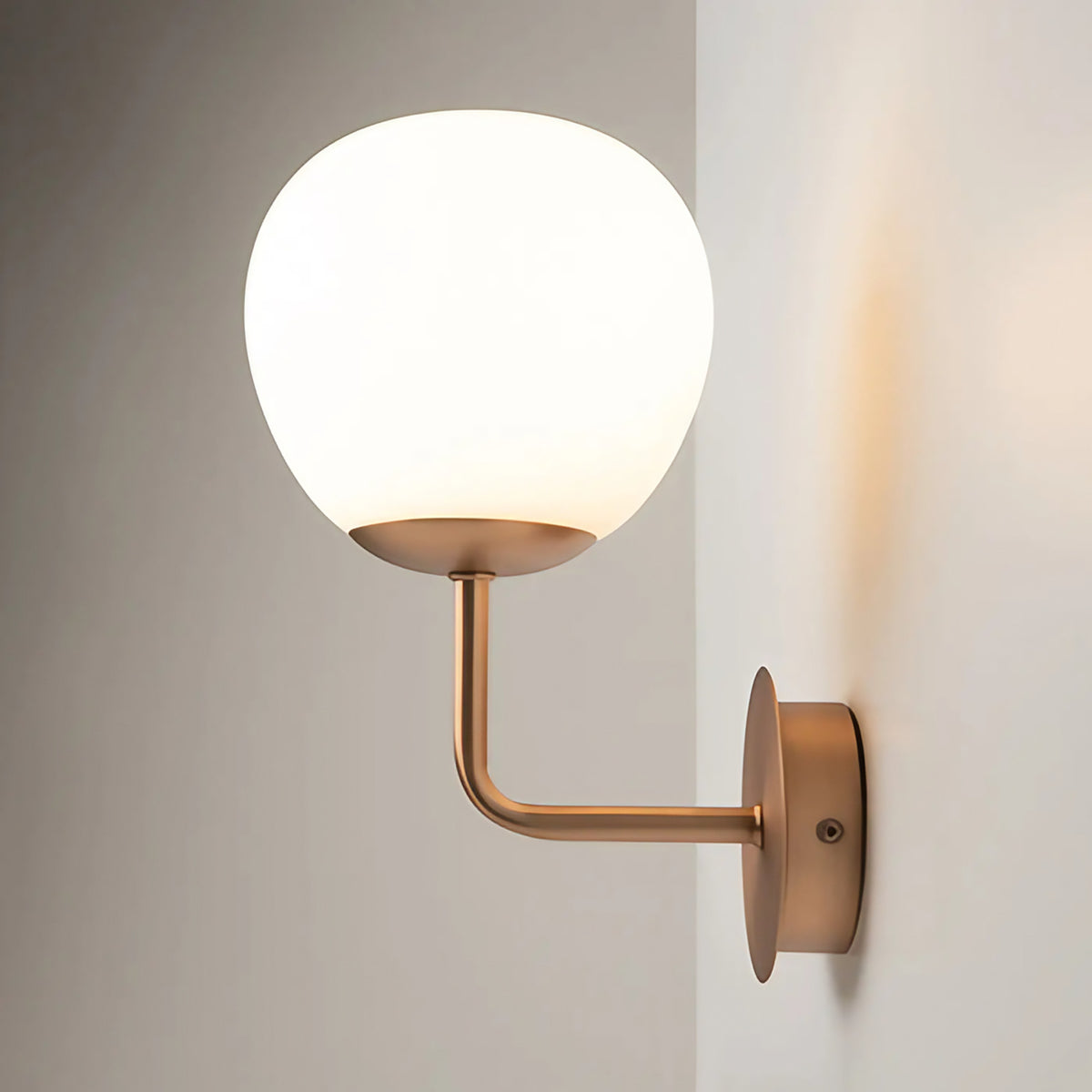 Applique murale globe en verre opalin, simple ou double