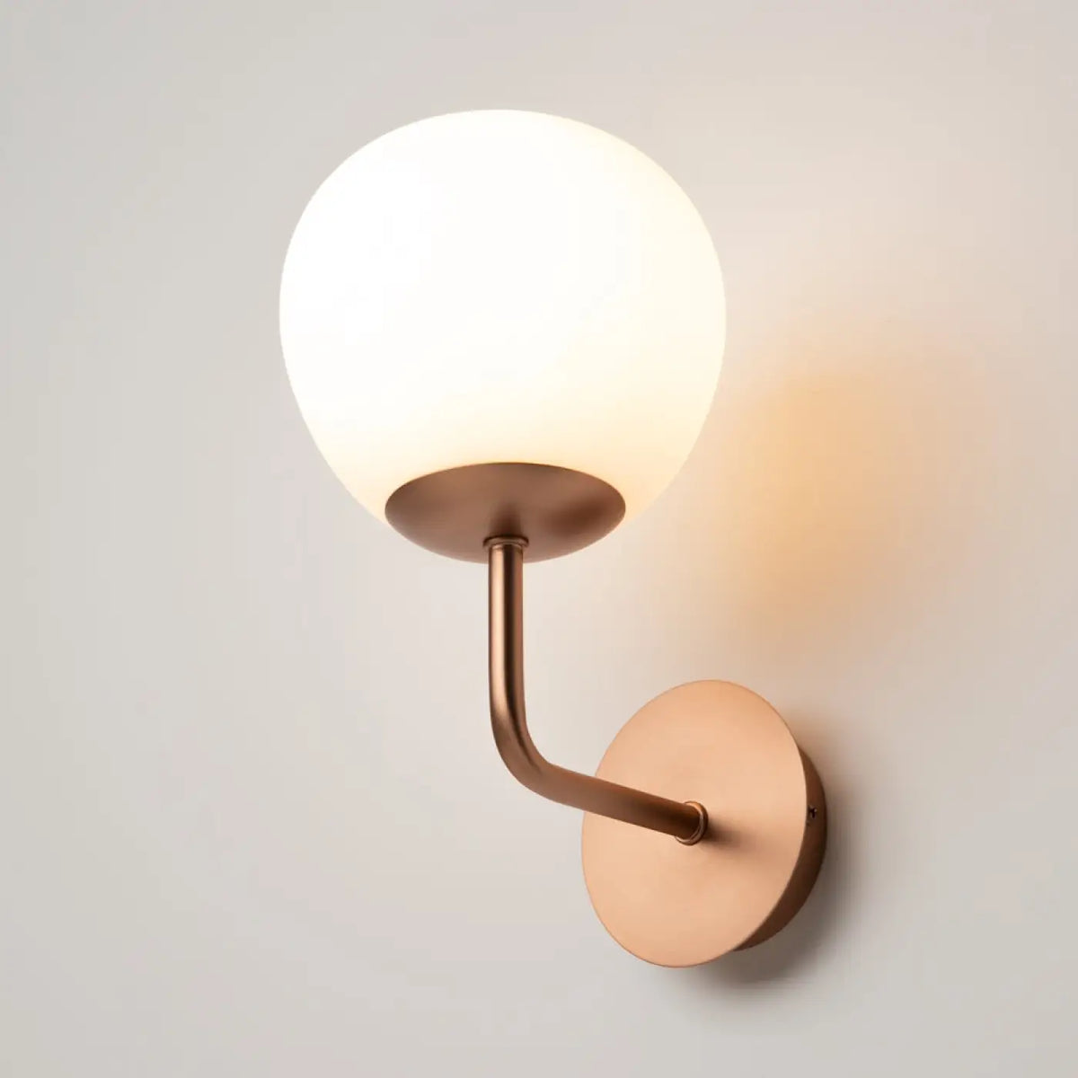 Applique murale globe en verre opalin, simple ou double