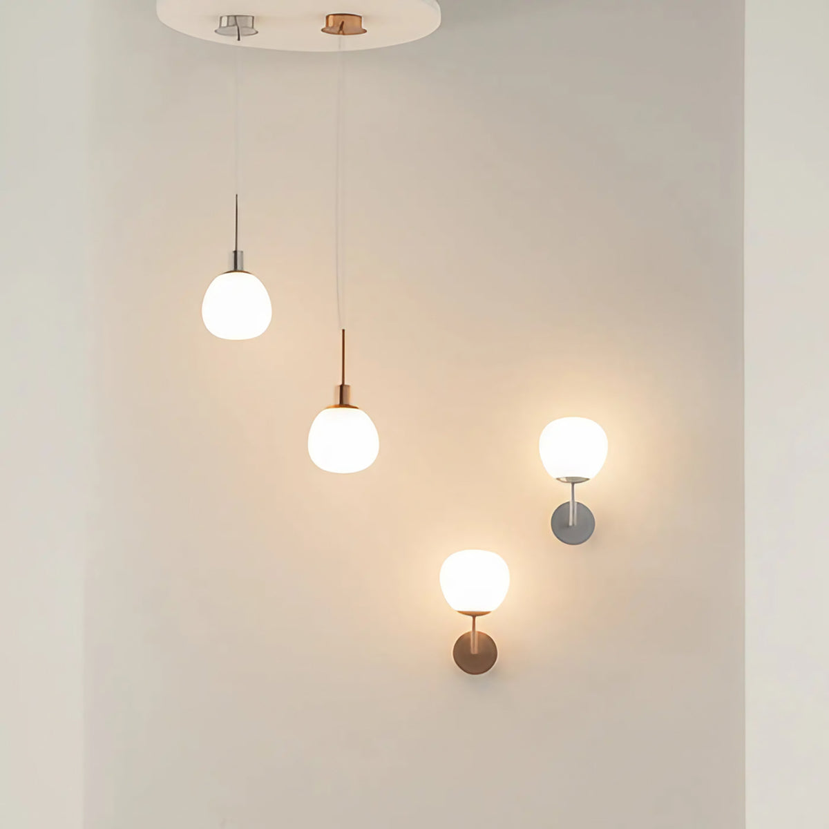 Applique murale globe en verre opalin, simple ou double