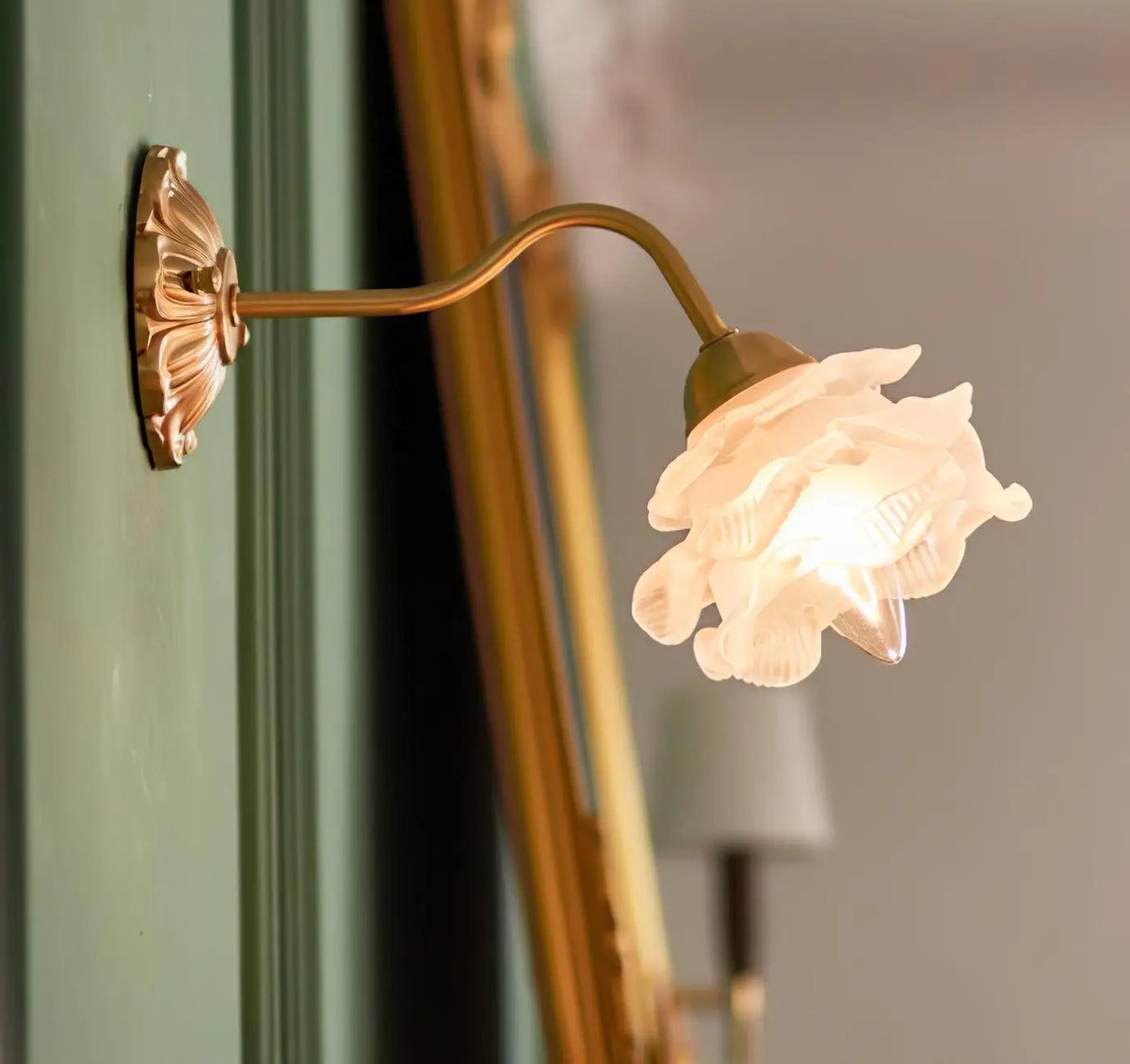 Applique murale fleur à abat-jours en verre
