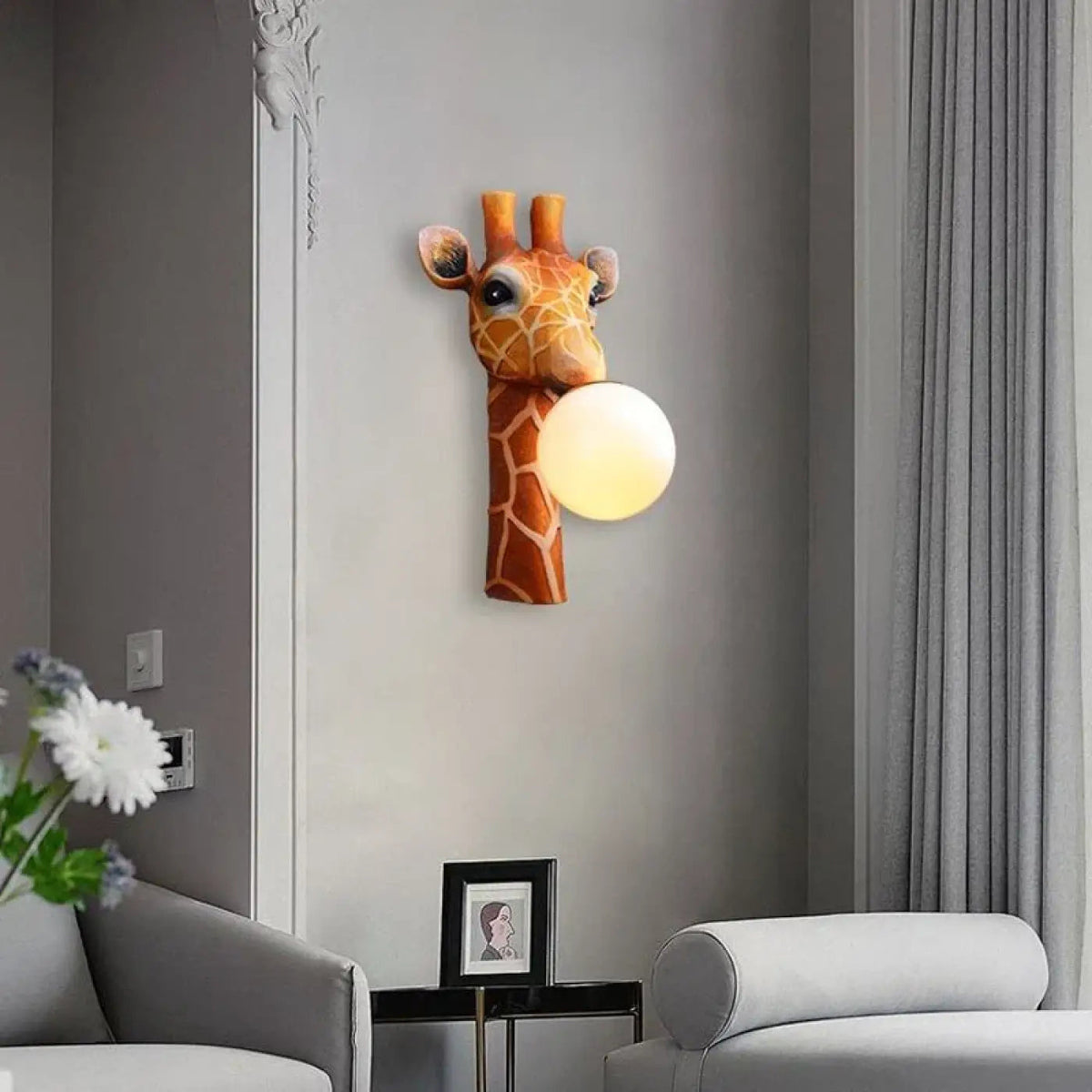 Applique murale girafe sculpturale avec globe lumineux