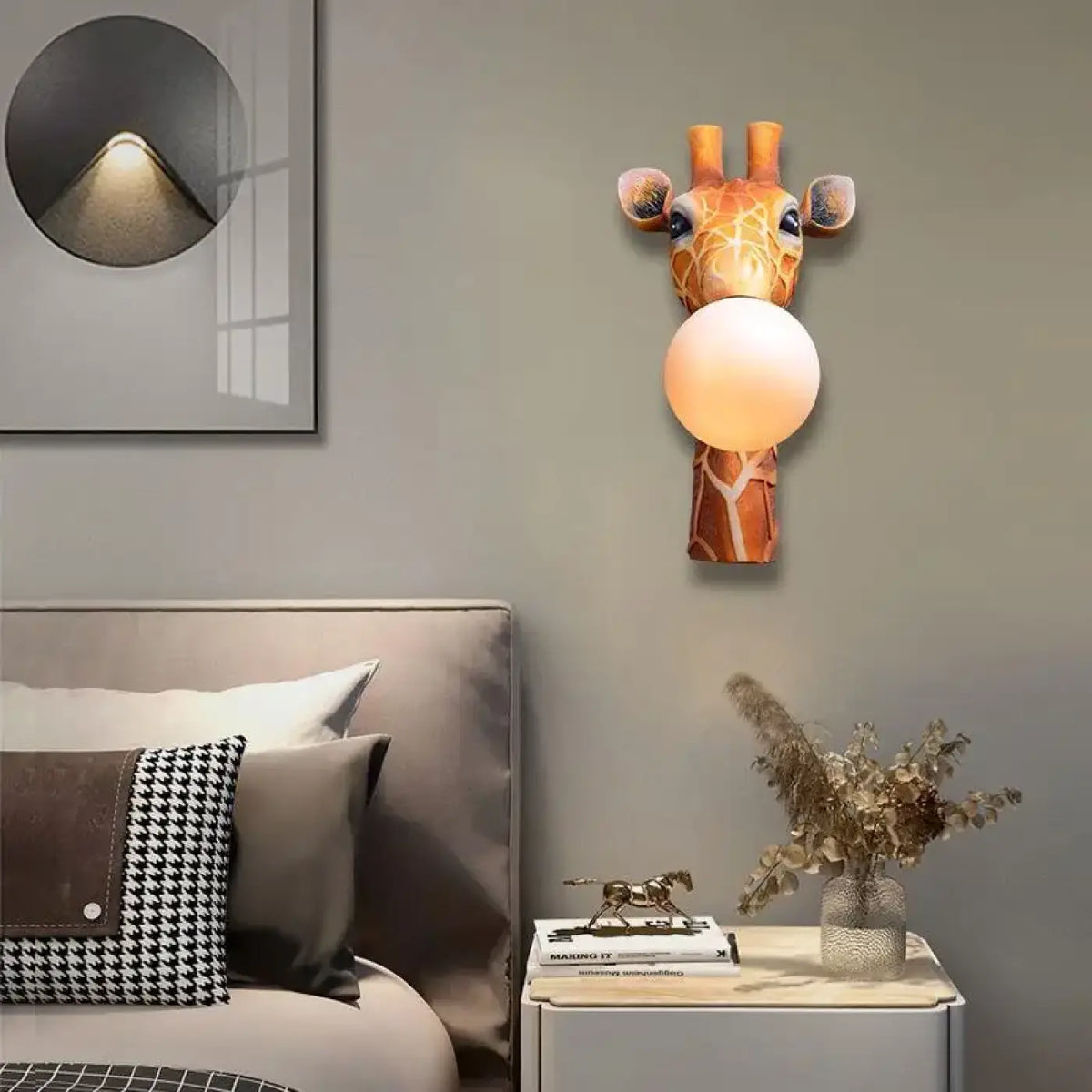 Applique murale girafe sculpturale avec globe lumineux
