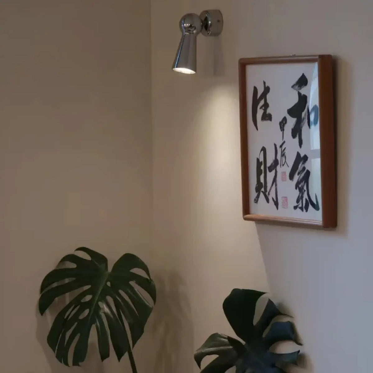 Applique murale LED chromée, base en aluminium
