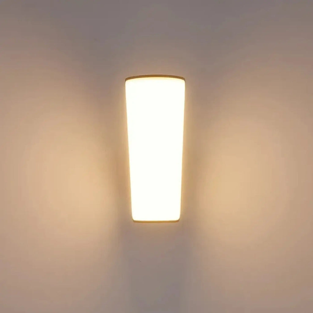 Applique murale LED blanche à lumière douce, design épuré