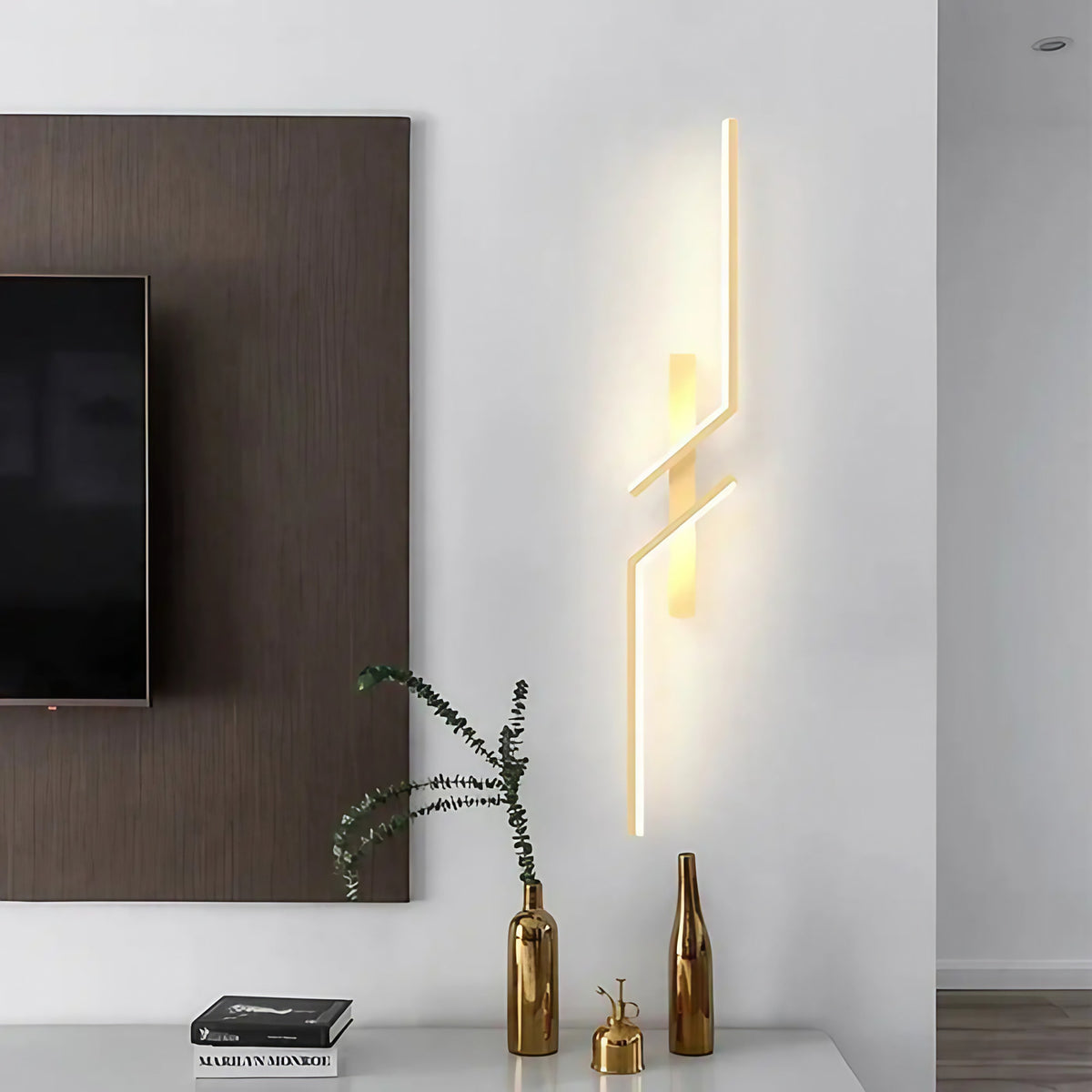 Applique murale LED dorée à la ligne arquée, lumière au choix