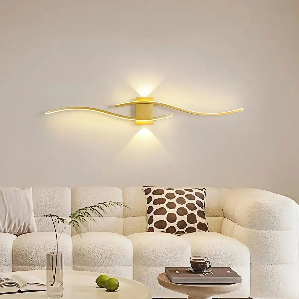 Applique murale LED dorée contemporaine, taille S ou M