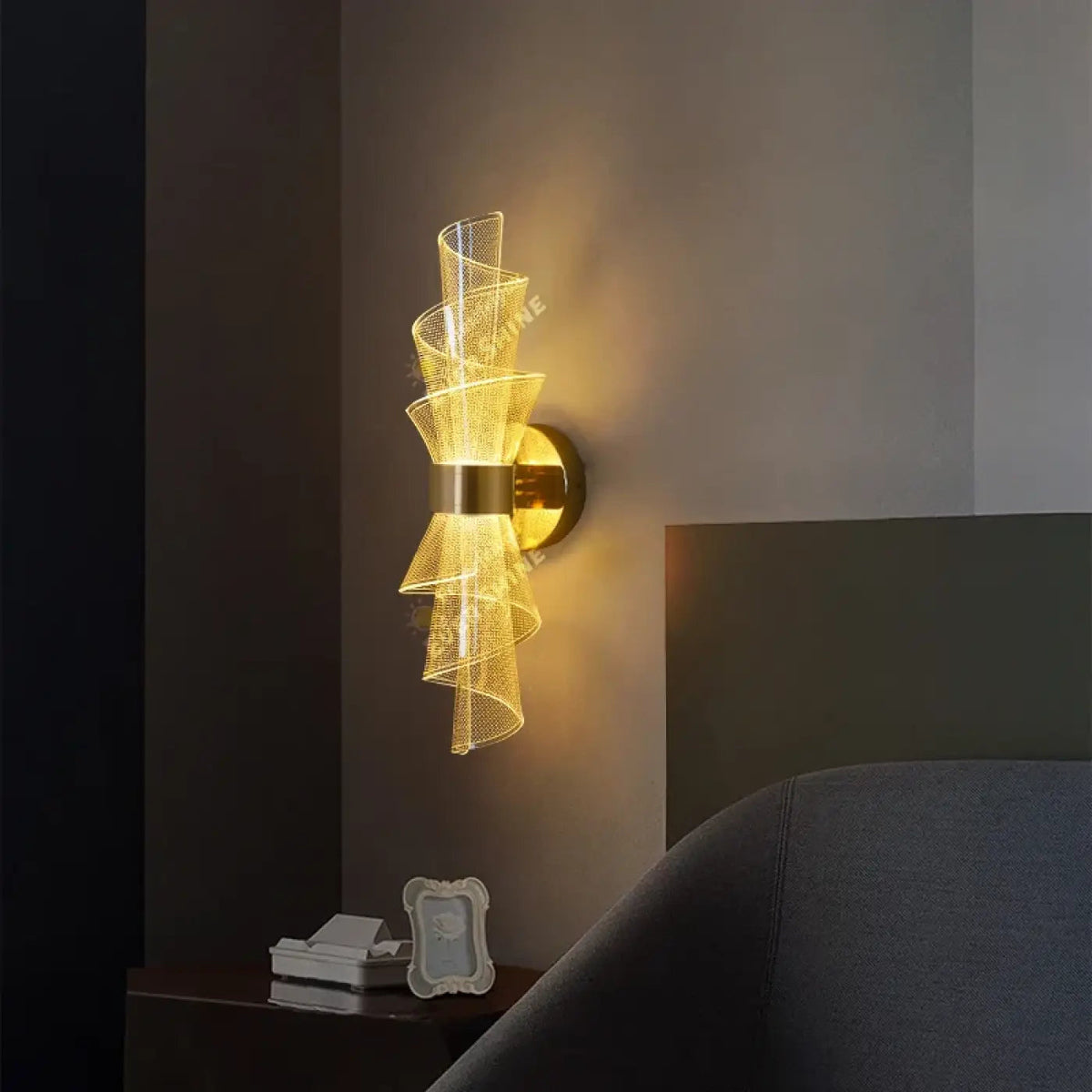 Applique LED dorée pour chambre, dessin original