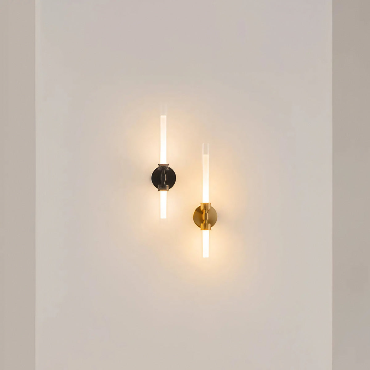 Applique murale LED tube de verre vertical, 56,6 cm, noir ou doré
