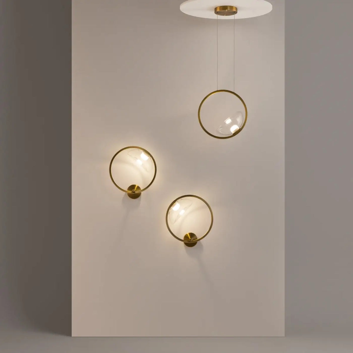 Applique murale LED disque doré déporté du mur, 32 cm