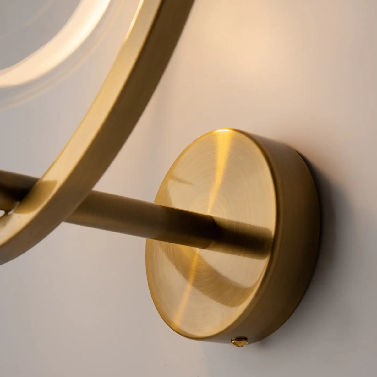 Applique murale LED disque doré déporté du mur, 32 cm