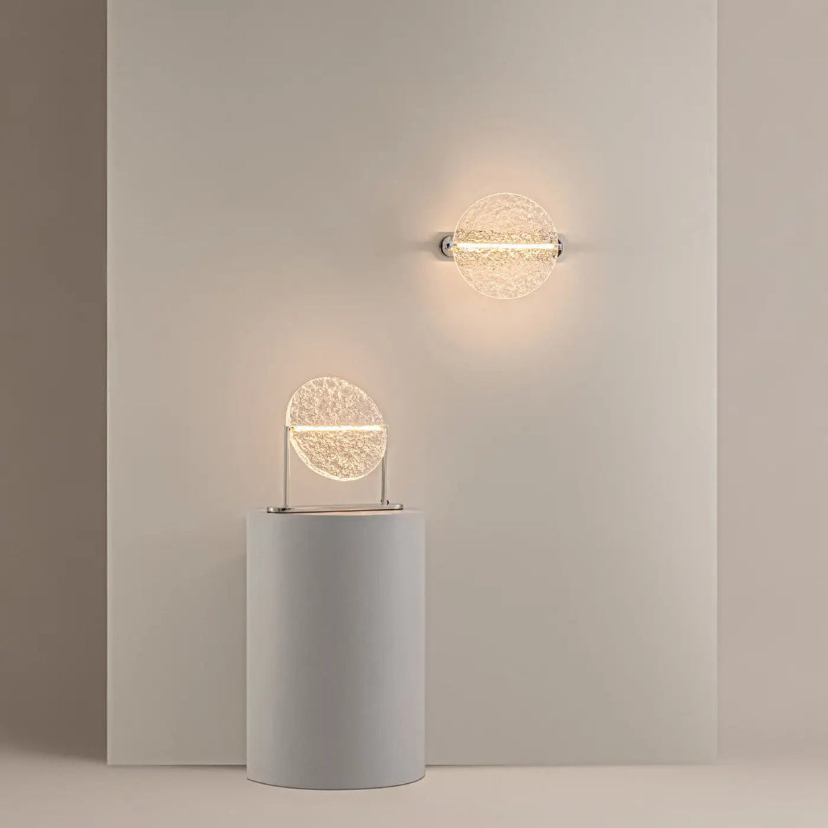 Applique murale LED disque en verre martelé, monture argentée