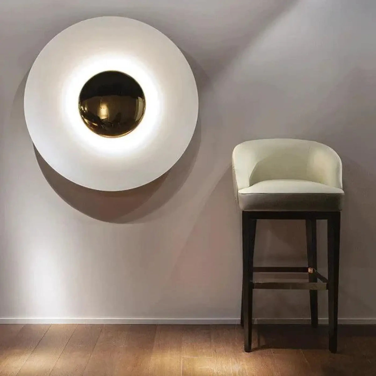 Applique murale marron, aussi en blanc, vert ou bleu