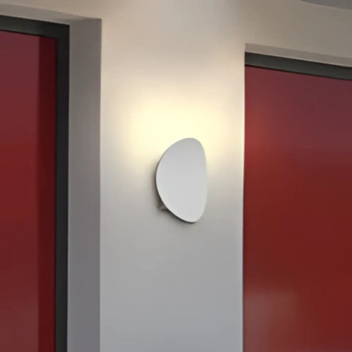 Applique murale blanche minimaliste au style moderne