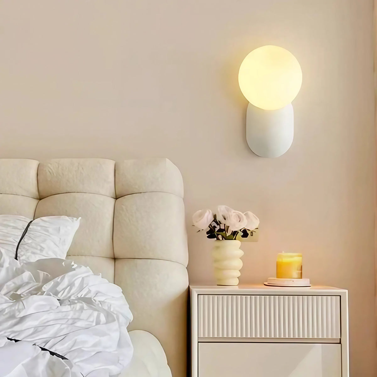 Applique murale globe opale sur socle coloré, quatre coloris, blanc