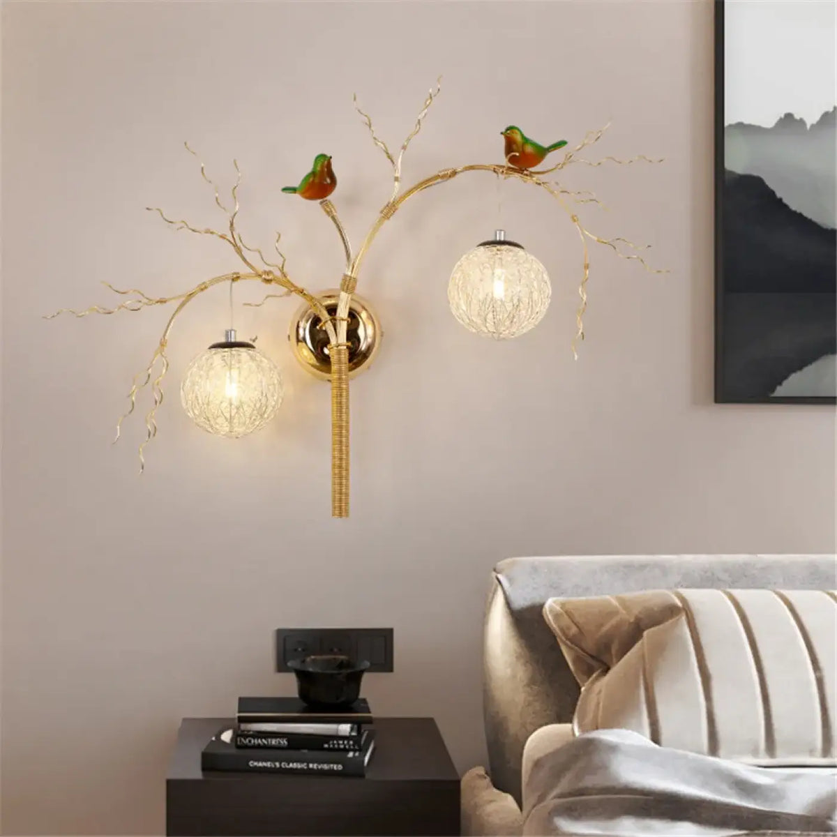 Applique murale branche dorée avec oiseaux et sphères lumineuses