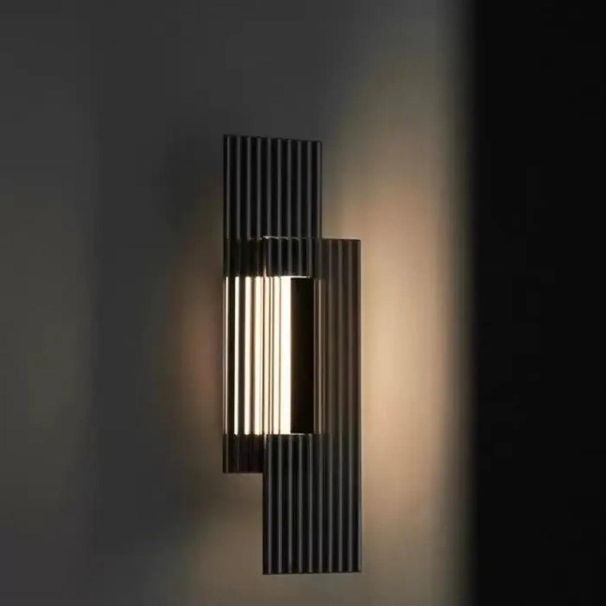 Applique murale moderne en métal strié, noir ou gris, noir