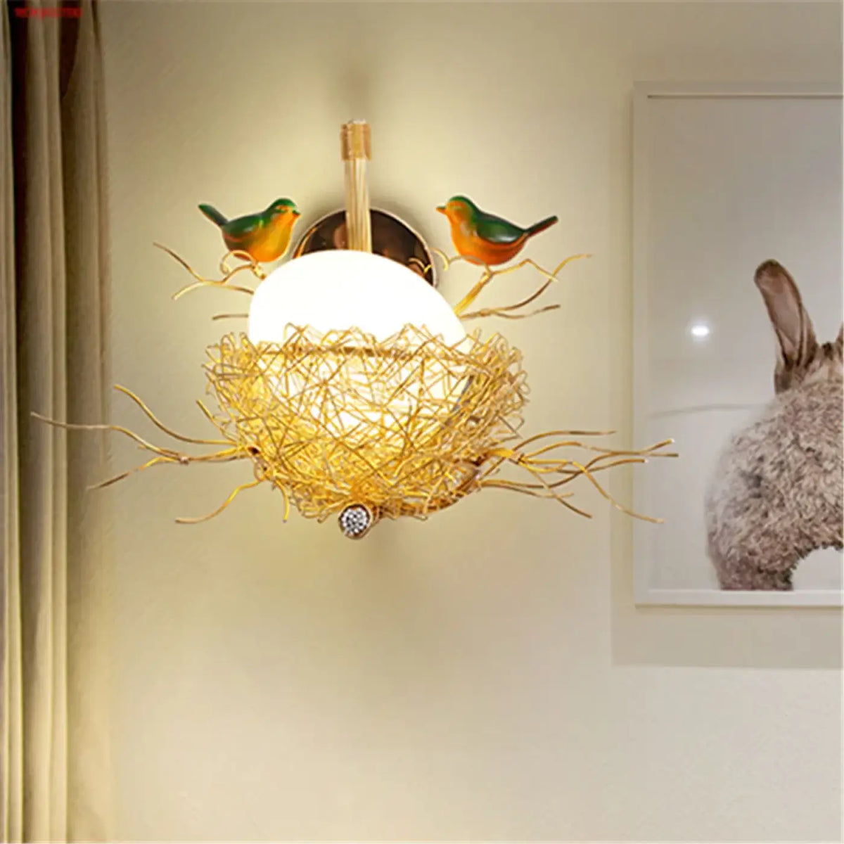 Applique murale nid doré, oiseaux autour d'une boule lumineuse