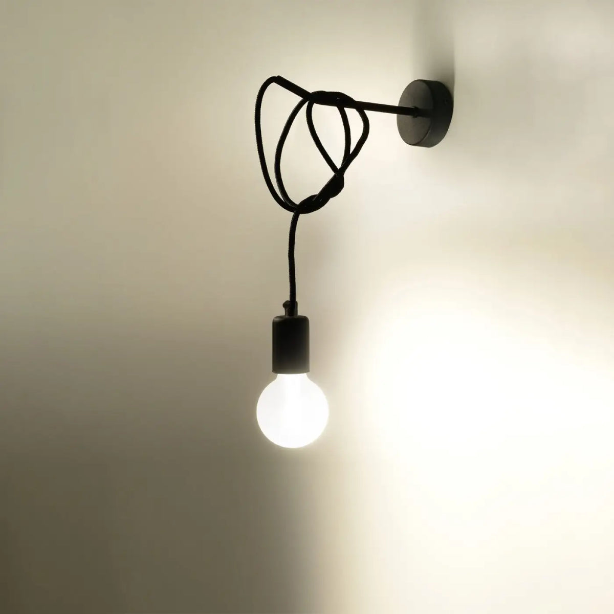 Applique murale industrielle noire, câble tissu et ampoule apparente