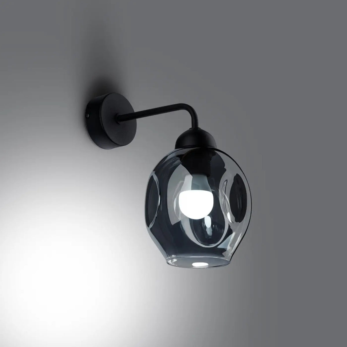Applique murale noire à globe en verre fumé à facettes