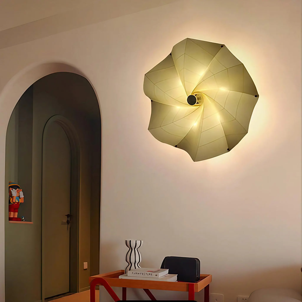 Applique murale origami aux facettes géométriques