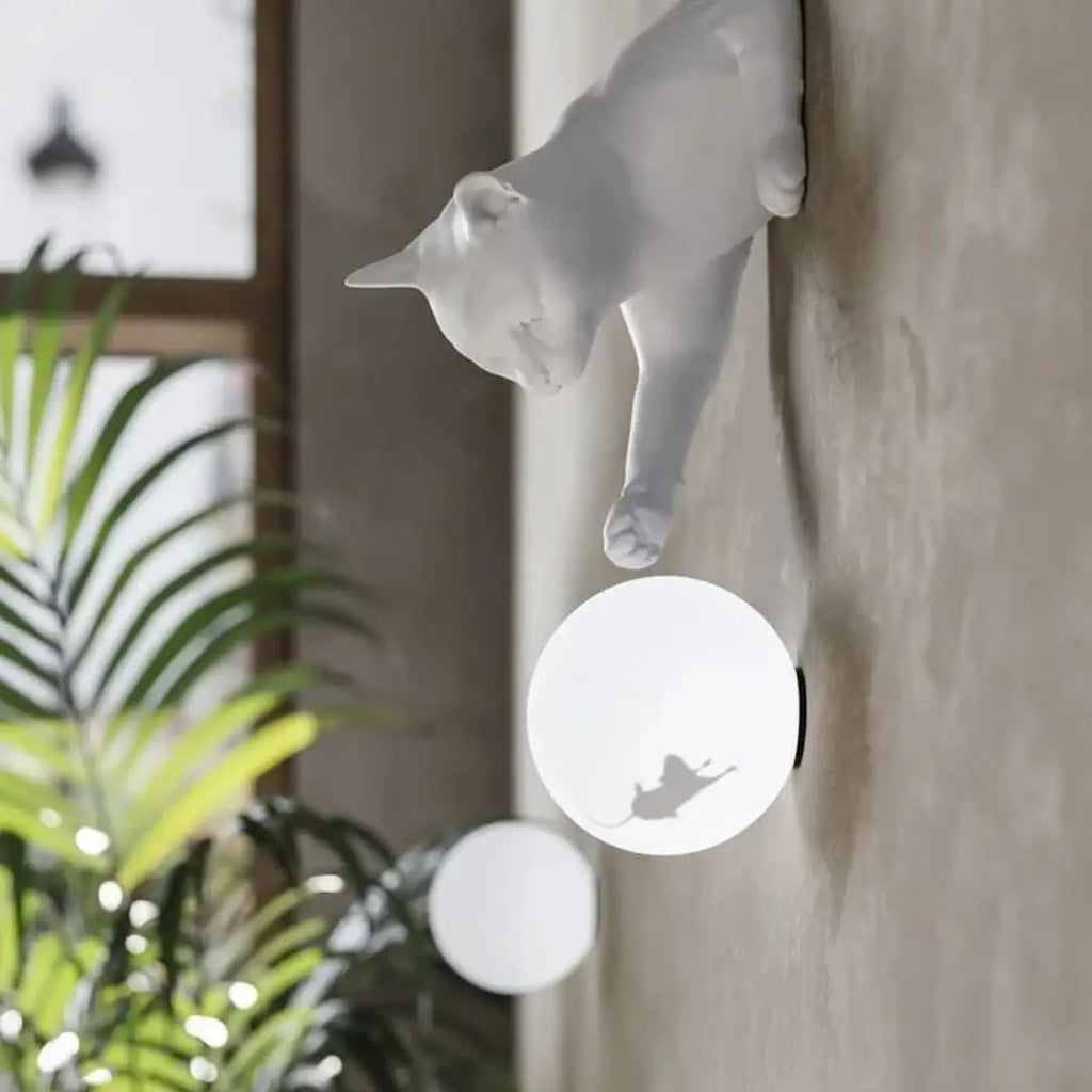 Applique murale chat avec boule lumineuse, blanc, noir ou gris, blanc