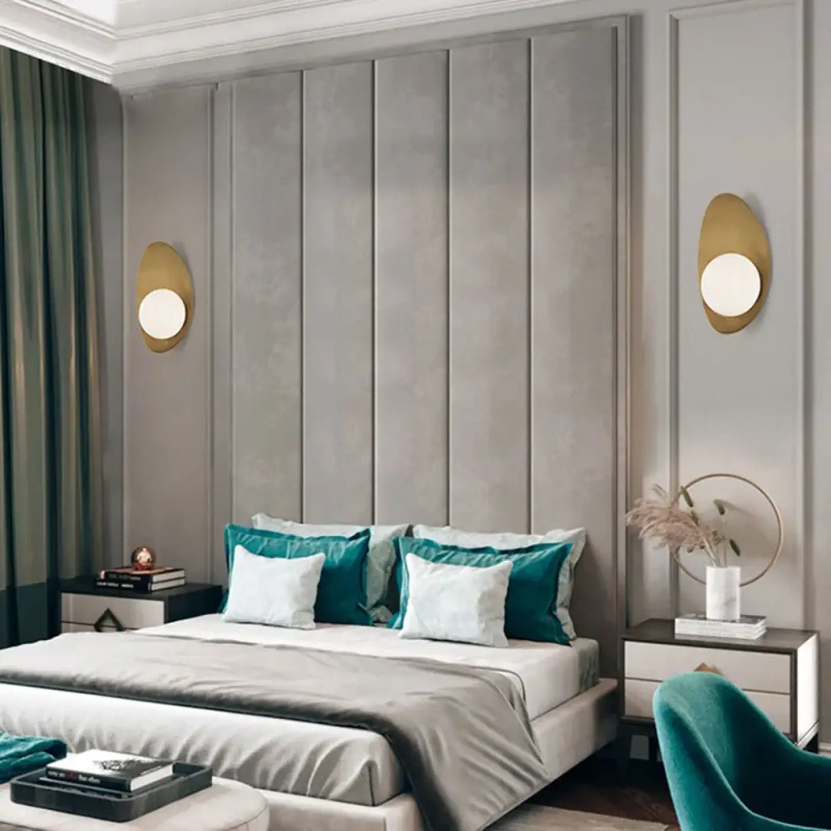 Applique murale ovale dorée avec globe blanc