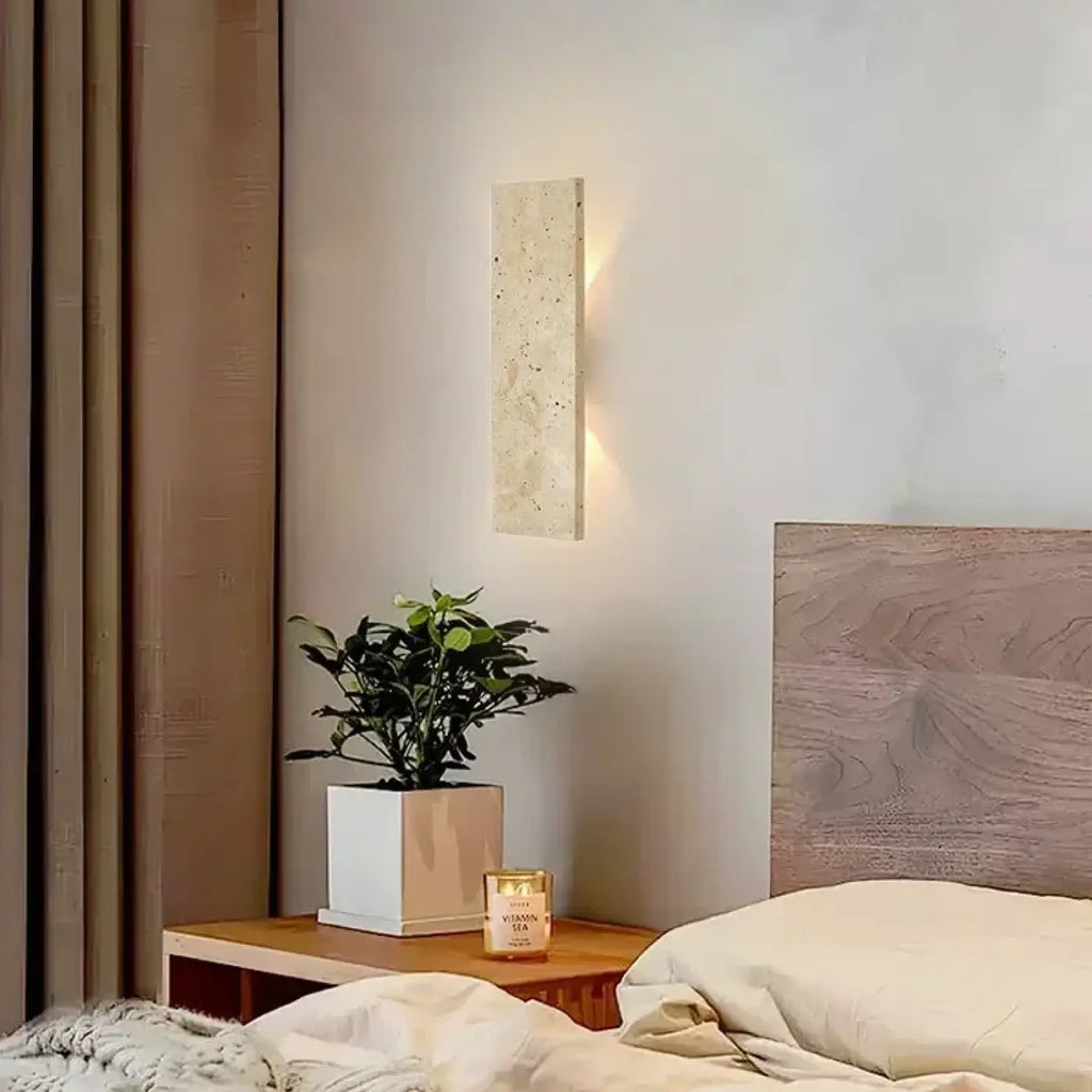 Applique murale en pierre beige, aspect minéral