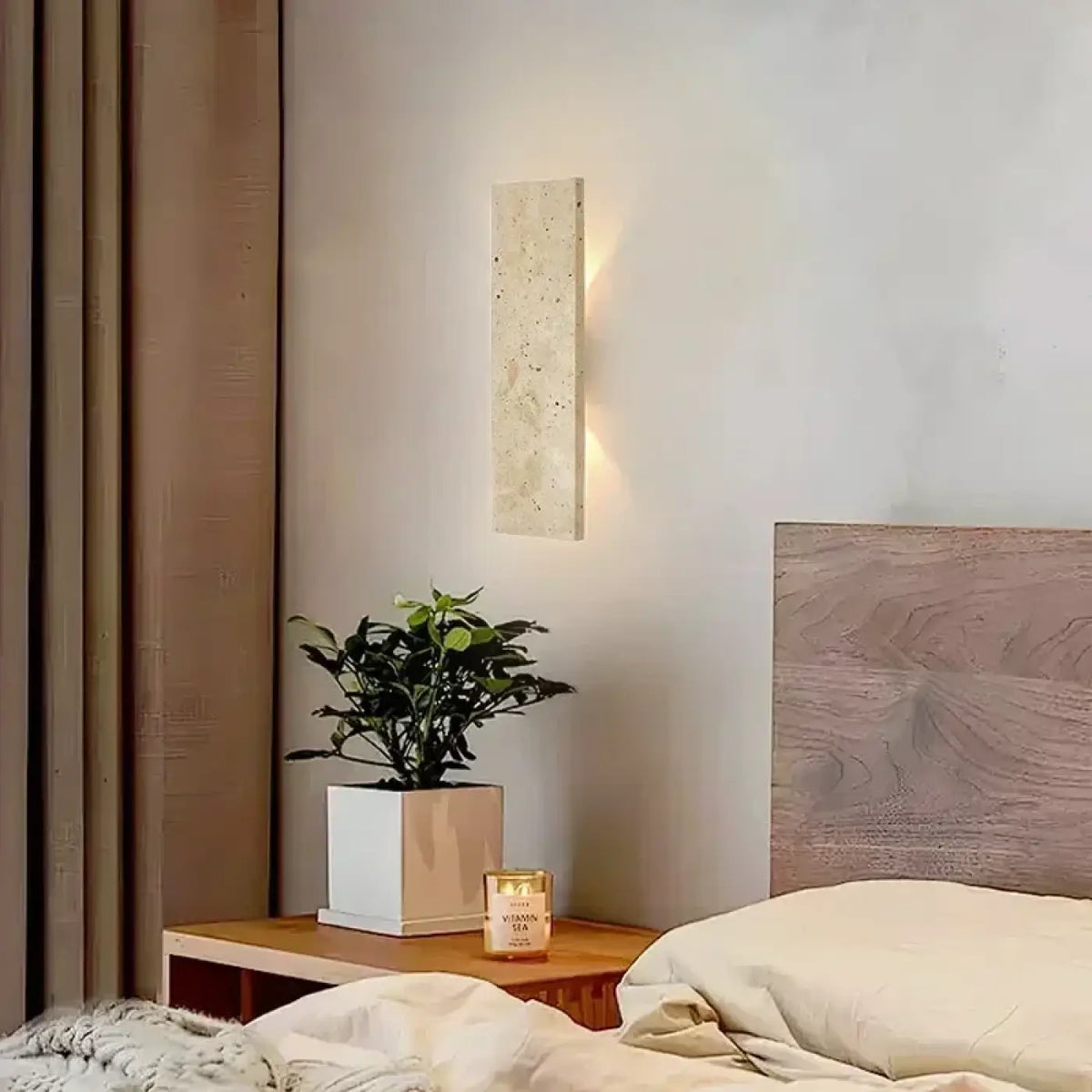 Applique murale en pierre beige, aspect minéral
